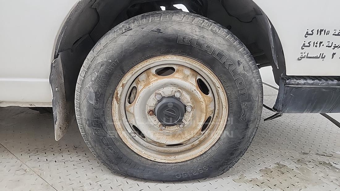 2005 Nissan Urvan — Front Right Tyre — Photo 24