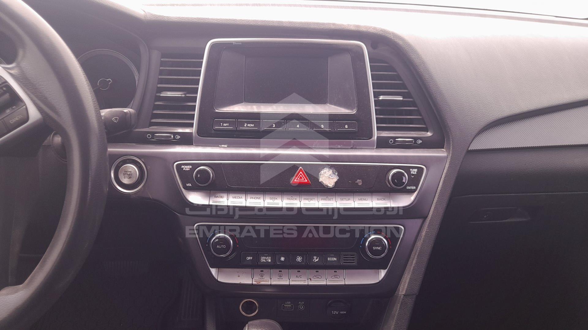 2018 HYUNDAI SONATA VIN: KMHE24136JA082047
