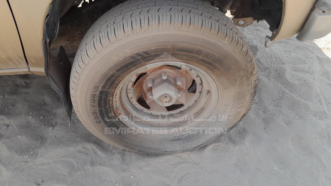 1992 Nissan Pathfinder — Front Right Tyre — Photo 26