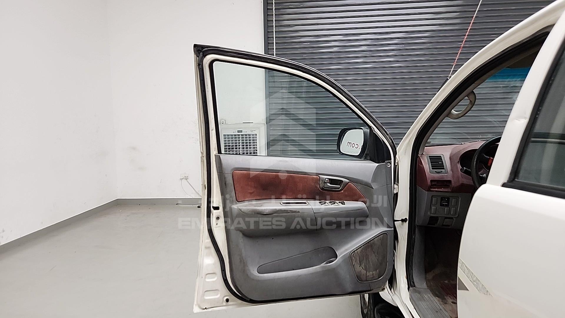 2008 TOYOTA HILUX VIN: MR0FX22G181309155