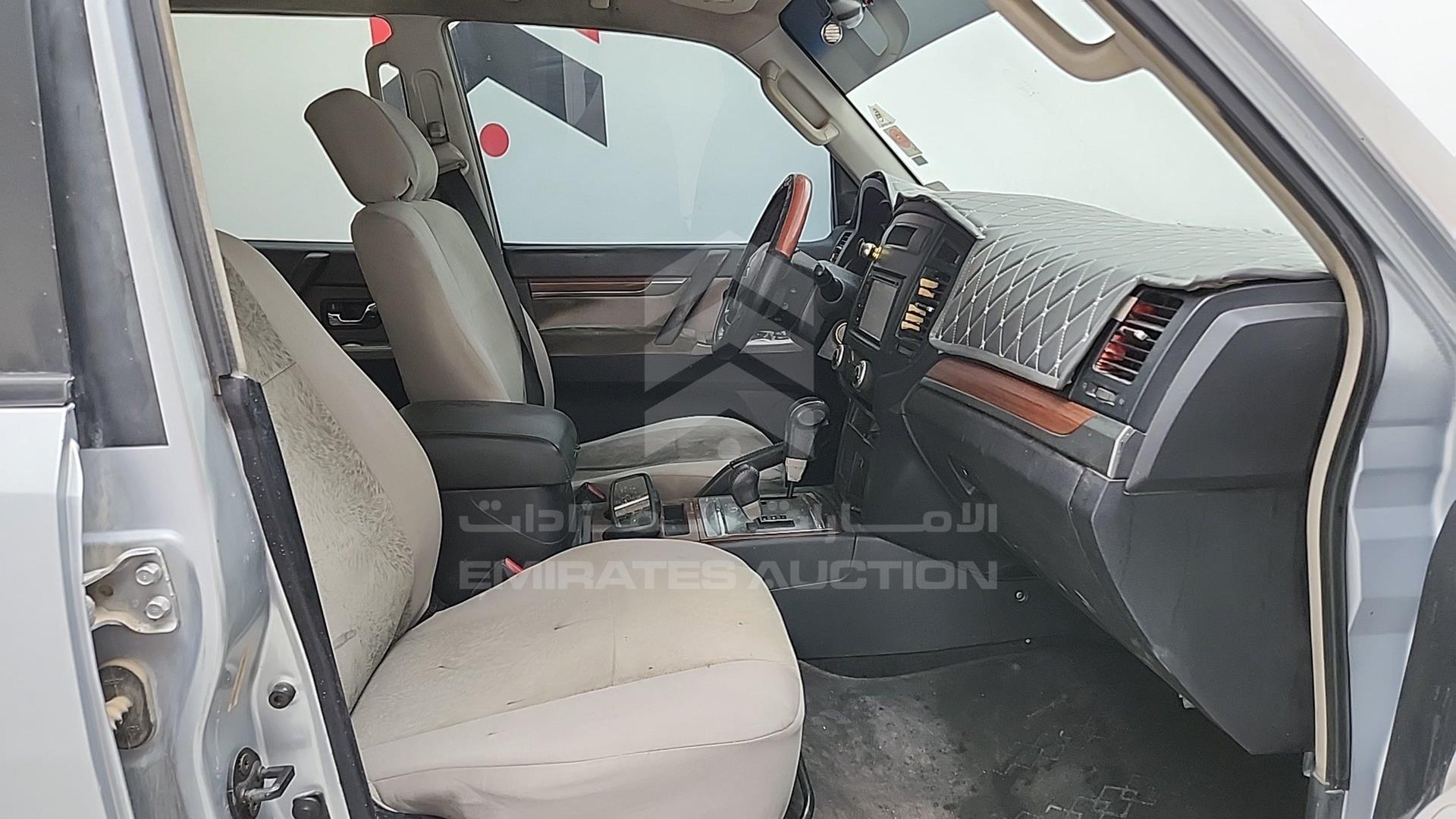 2007 MITSUBISHI PAJERO VIN: JMYLRV93W7J708656