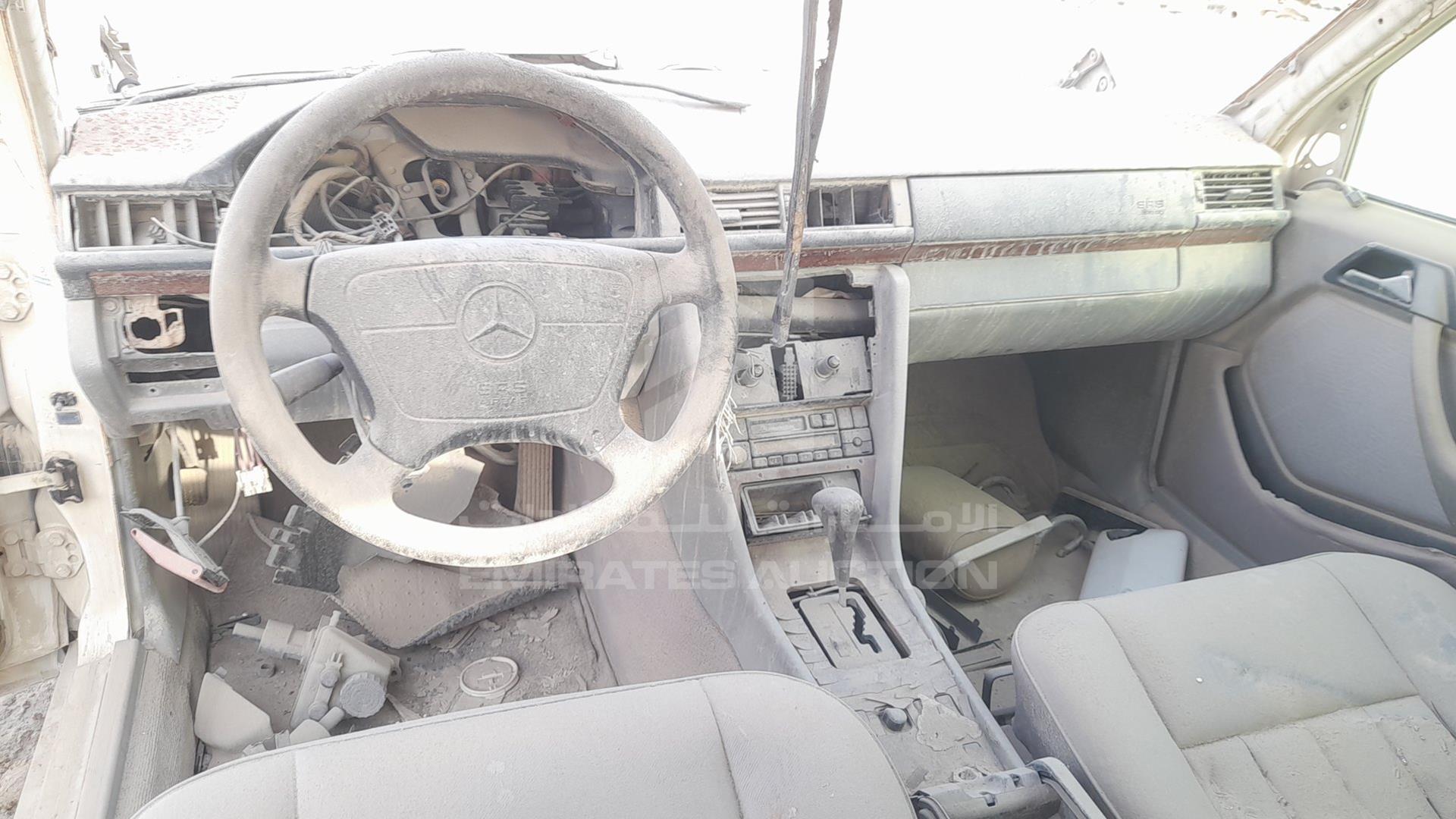 1995 MERCEDES E220 VIN: WDB1240221C237007