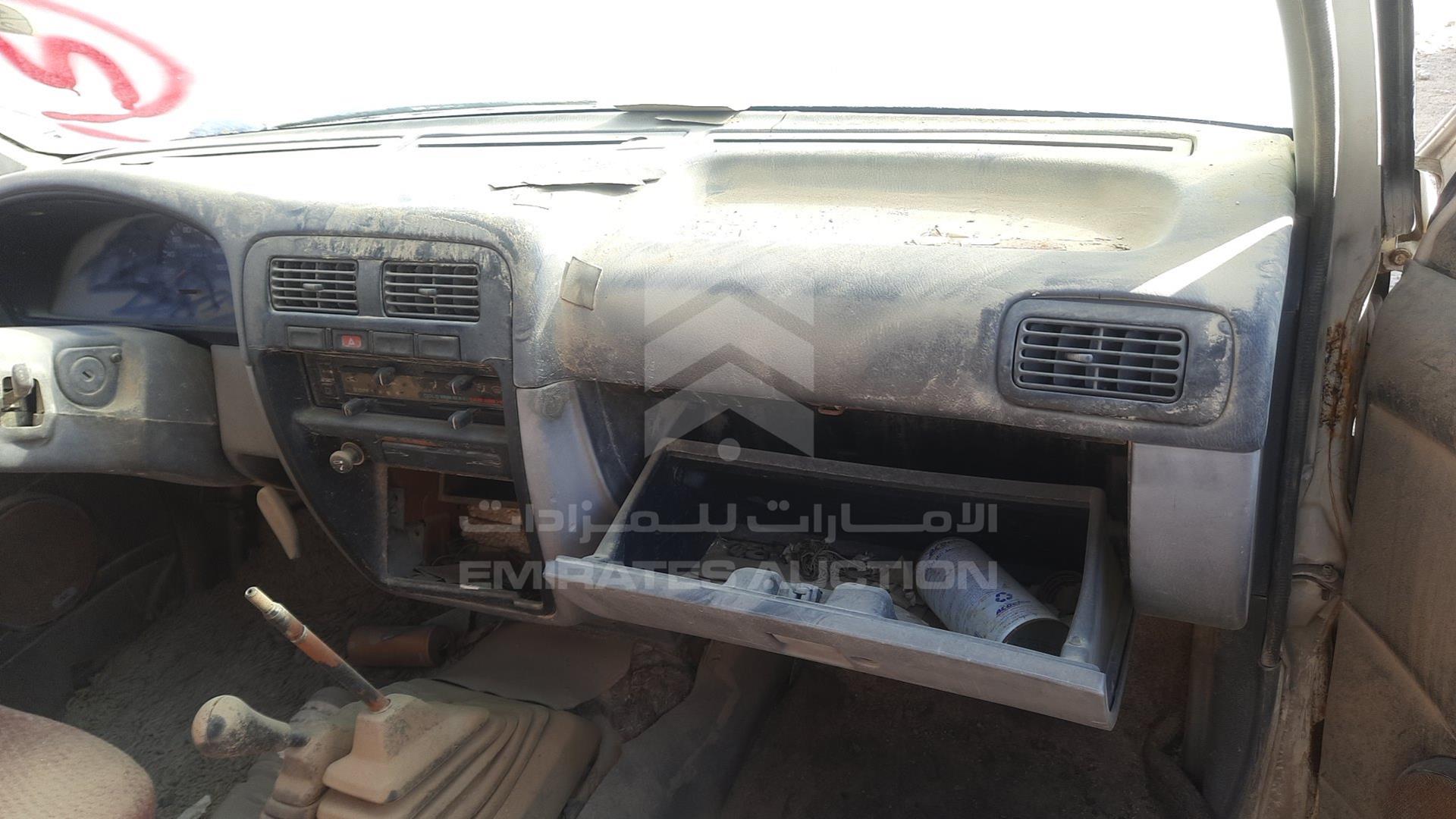 0 NISSAN PICKUP VIN: JN1CBUD21Z0450403