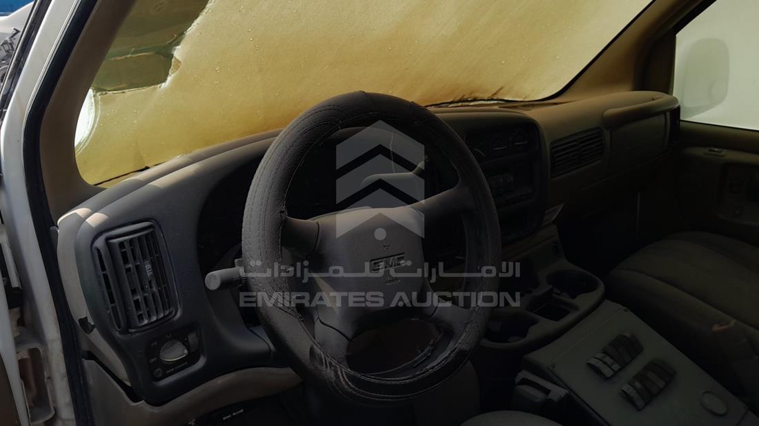 2000 GMC 2500 — Front Left Driver Dashboard View — Photo 11