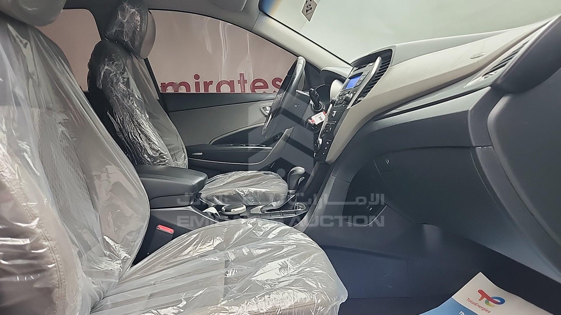 2016 HYUNDAI SANTA FE VIN: KMHSM81E2GU116160
