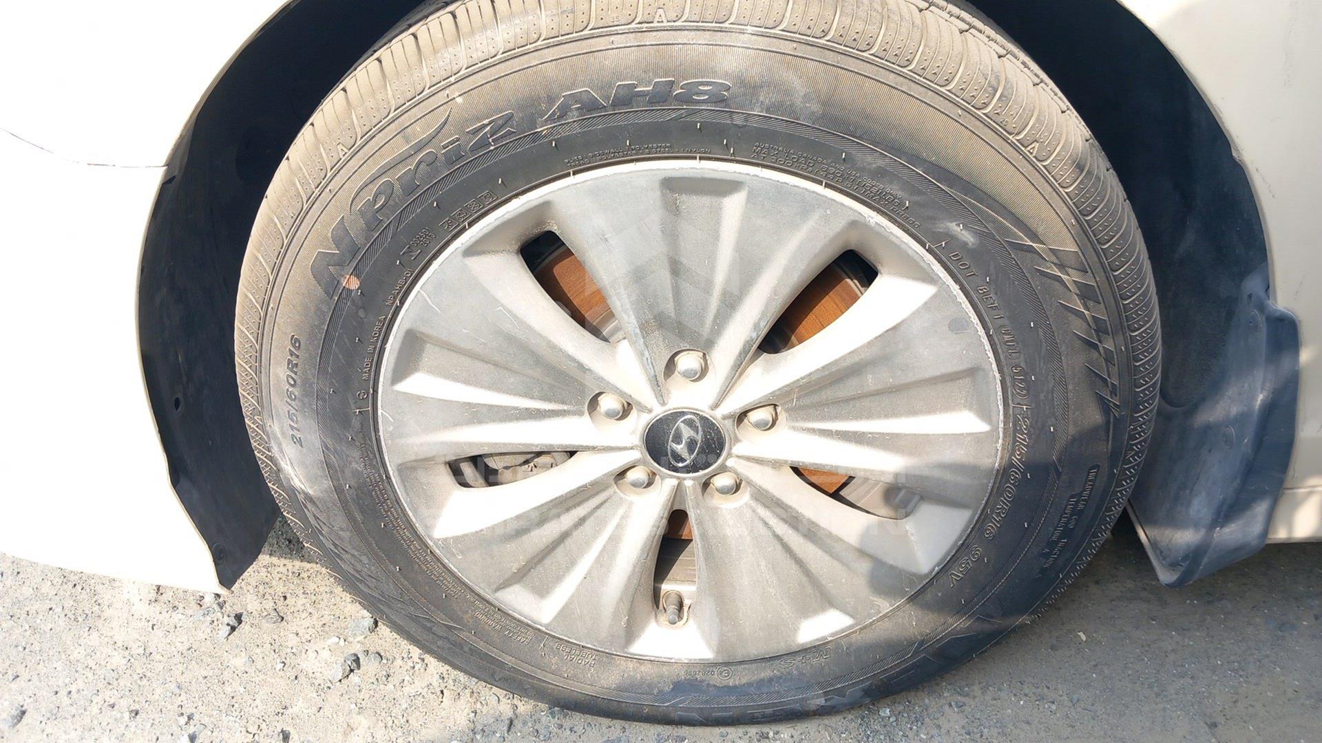 2018 HYUNDAI SONATA VIN: KMHE24137JA082090