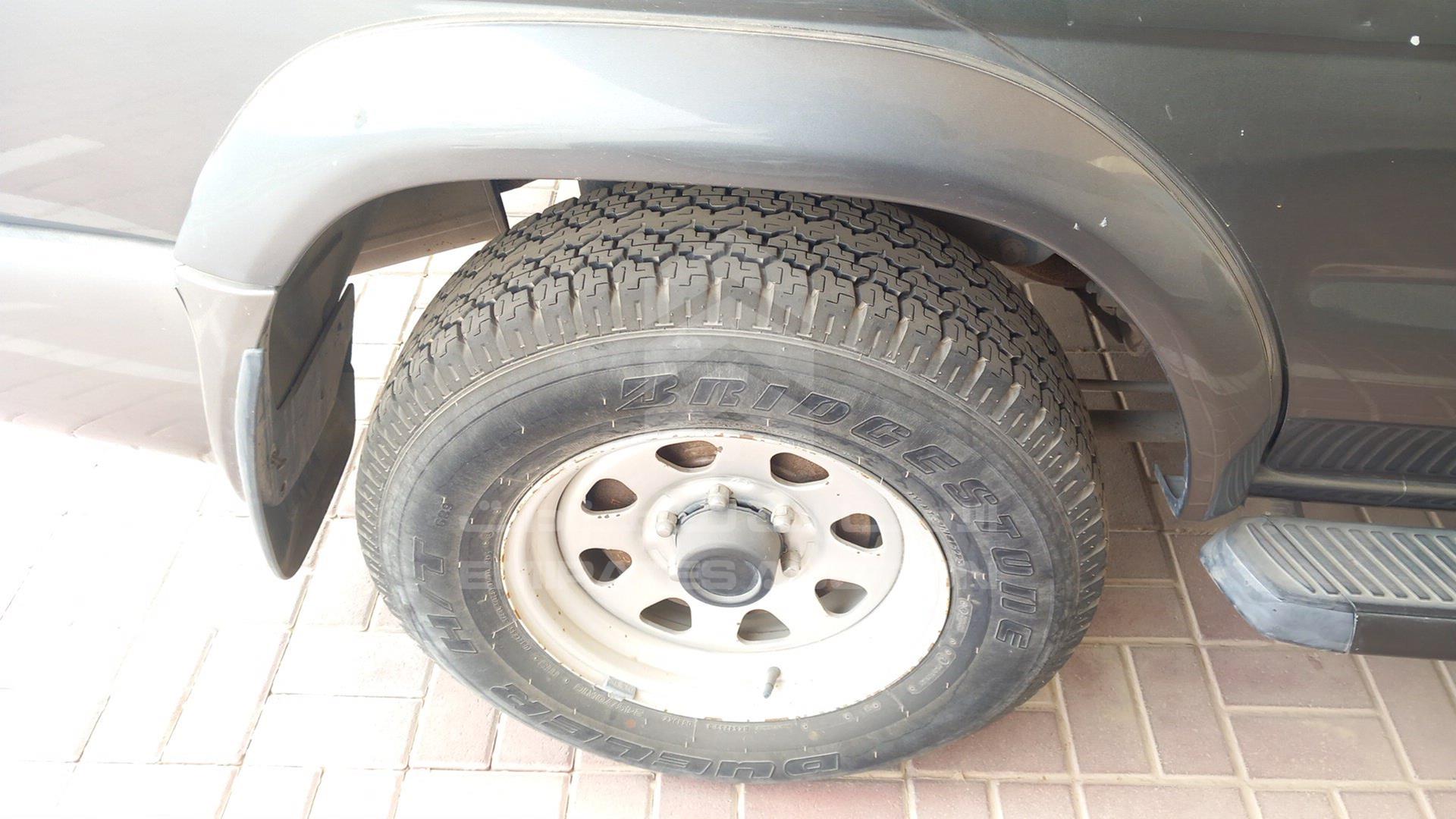 2005 NISSAN PATHFINDER VIN: JN8DR05Y75W808215