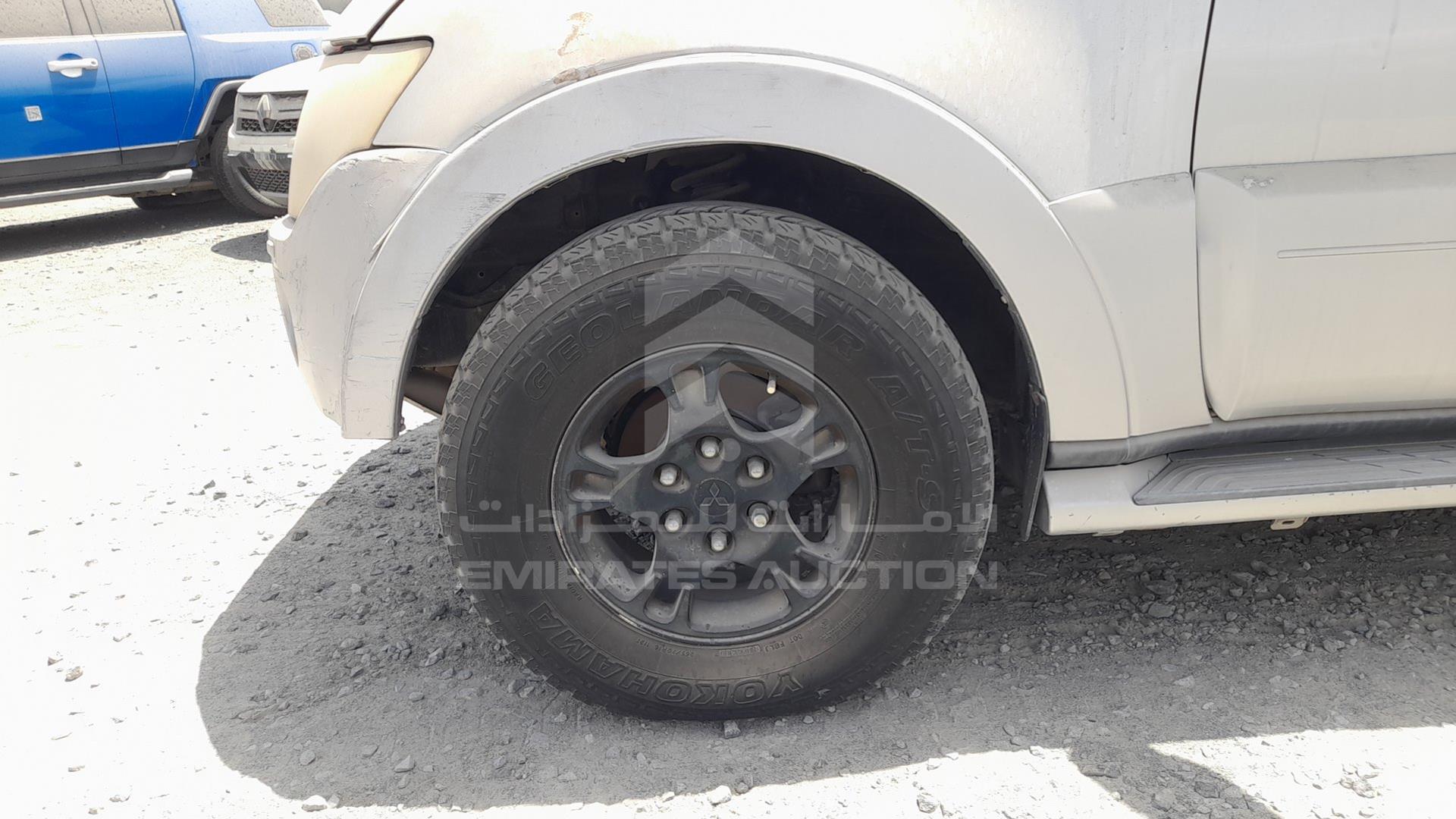2008 MITSUBISHI PAJERO VIN: JMYLRV93W8J721894