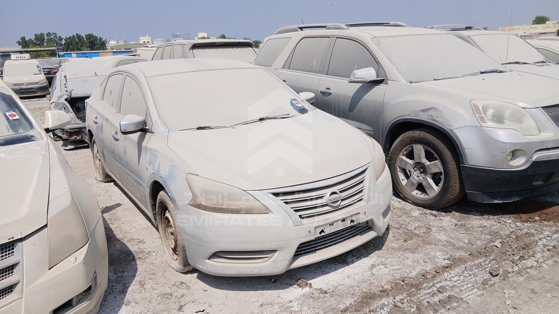 2014 Nissan Sentra — Front Right Angle — Photo 8