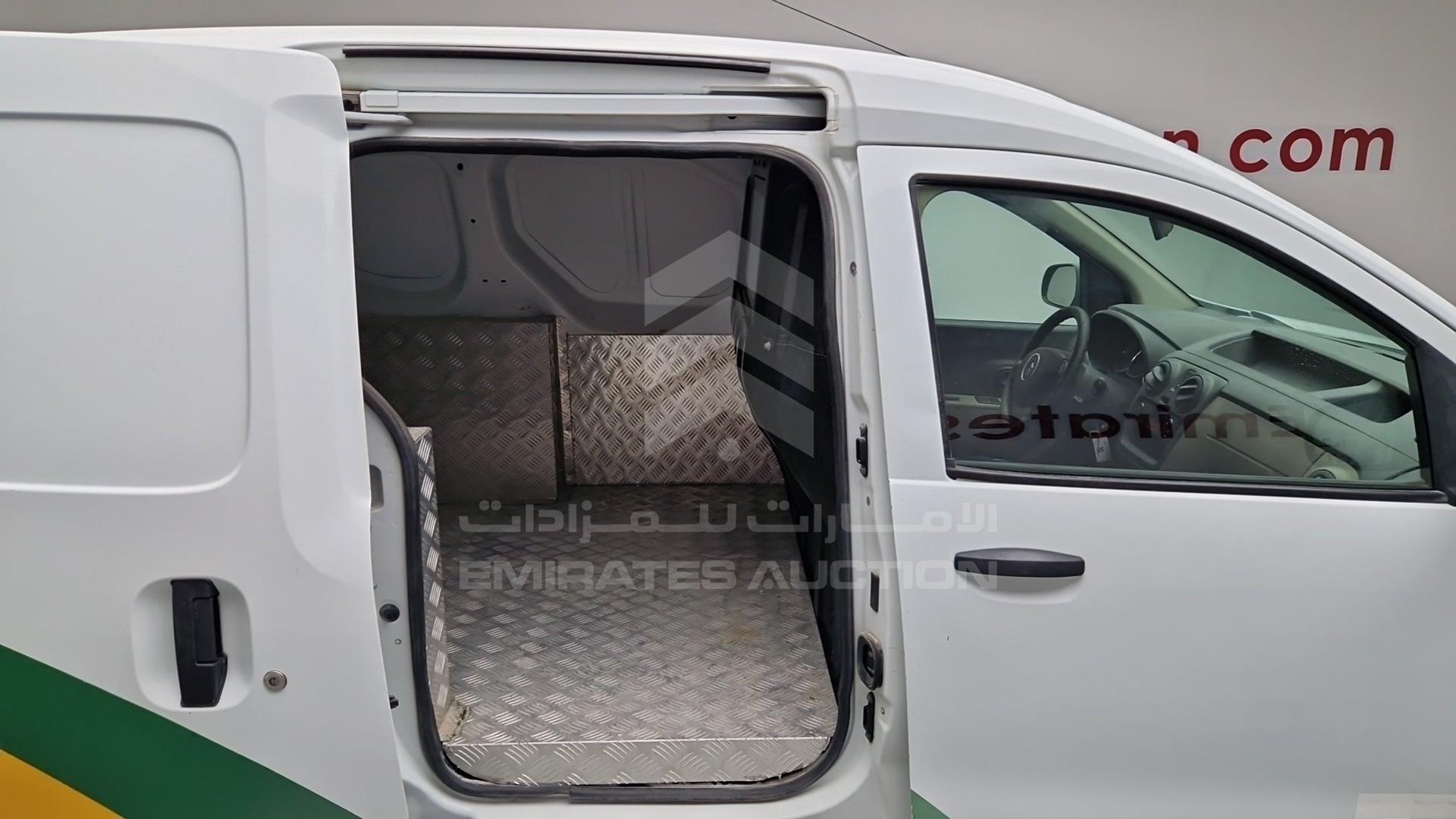 2017 RENAULT DOKKER VIN: VF18SRB46HG533781
