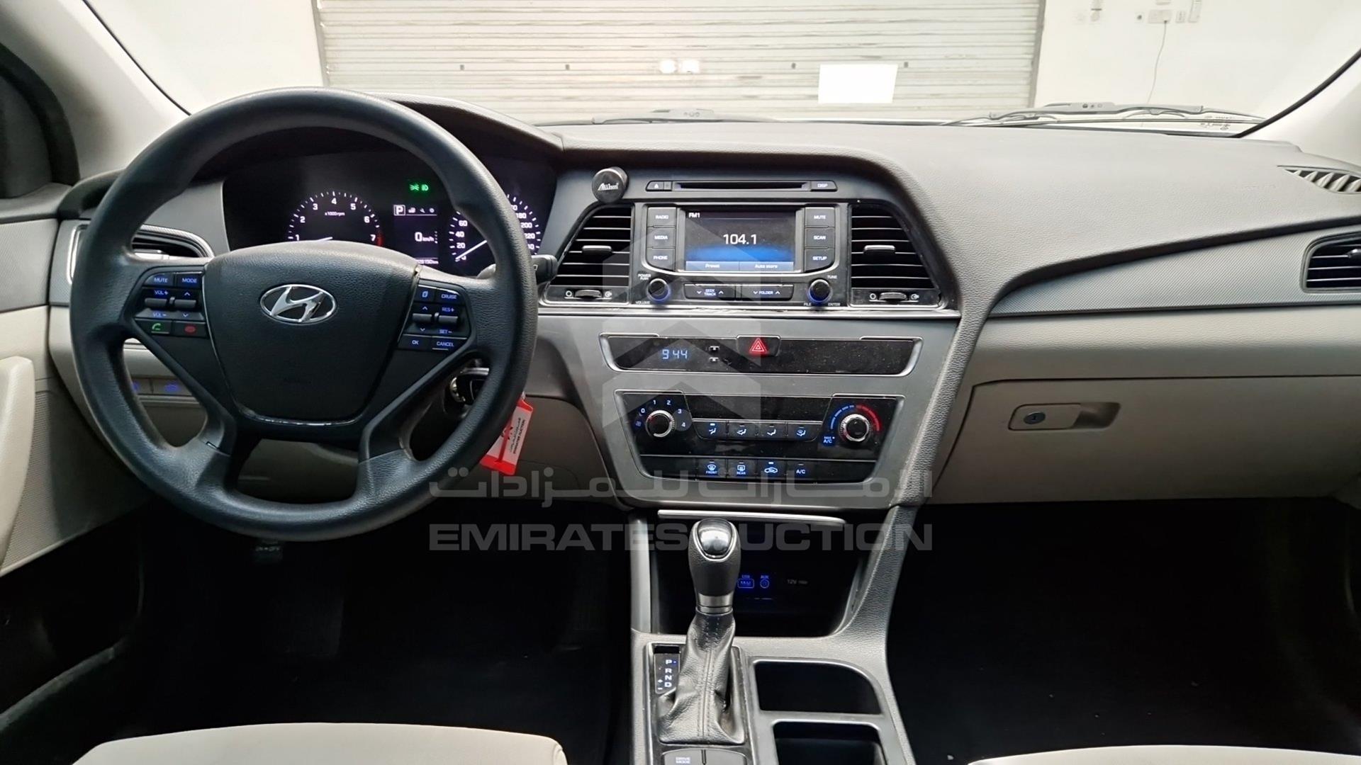 2016 HYUNDAI SONATA VIN: KMHE241G9GA207828