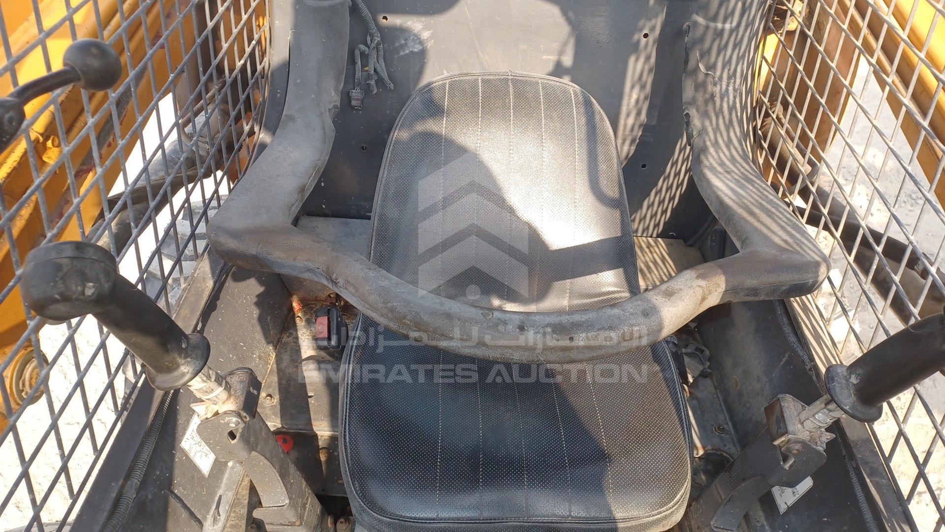2015 CASE SR150 VIN: NEM465262