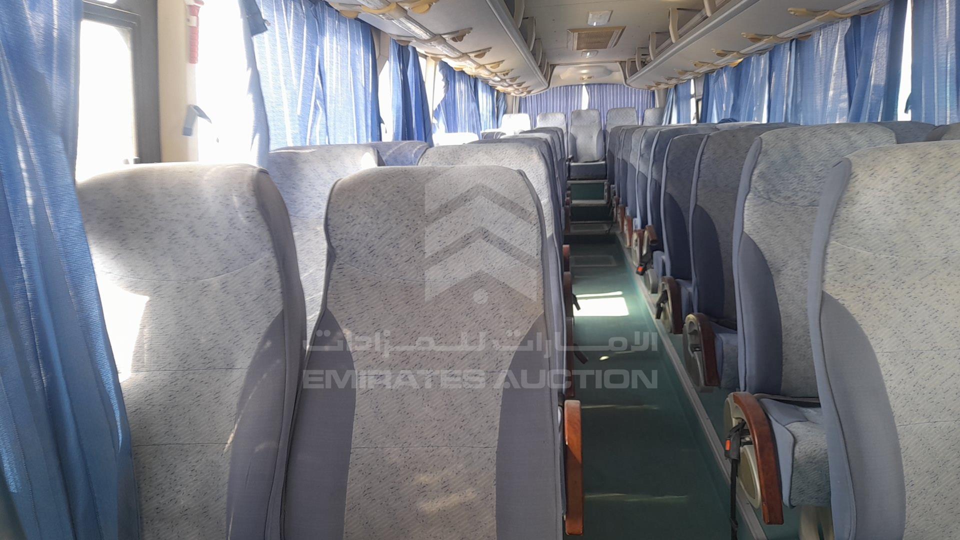 2010 BUS --- VIN: LGF6JR9W7AF123500