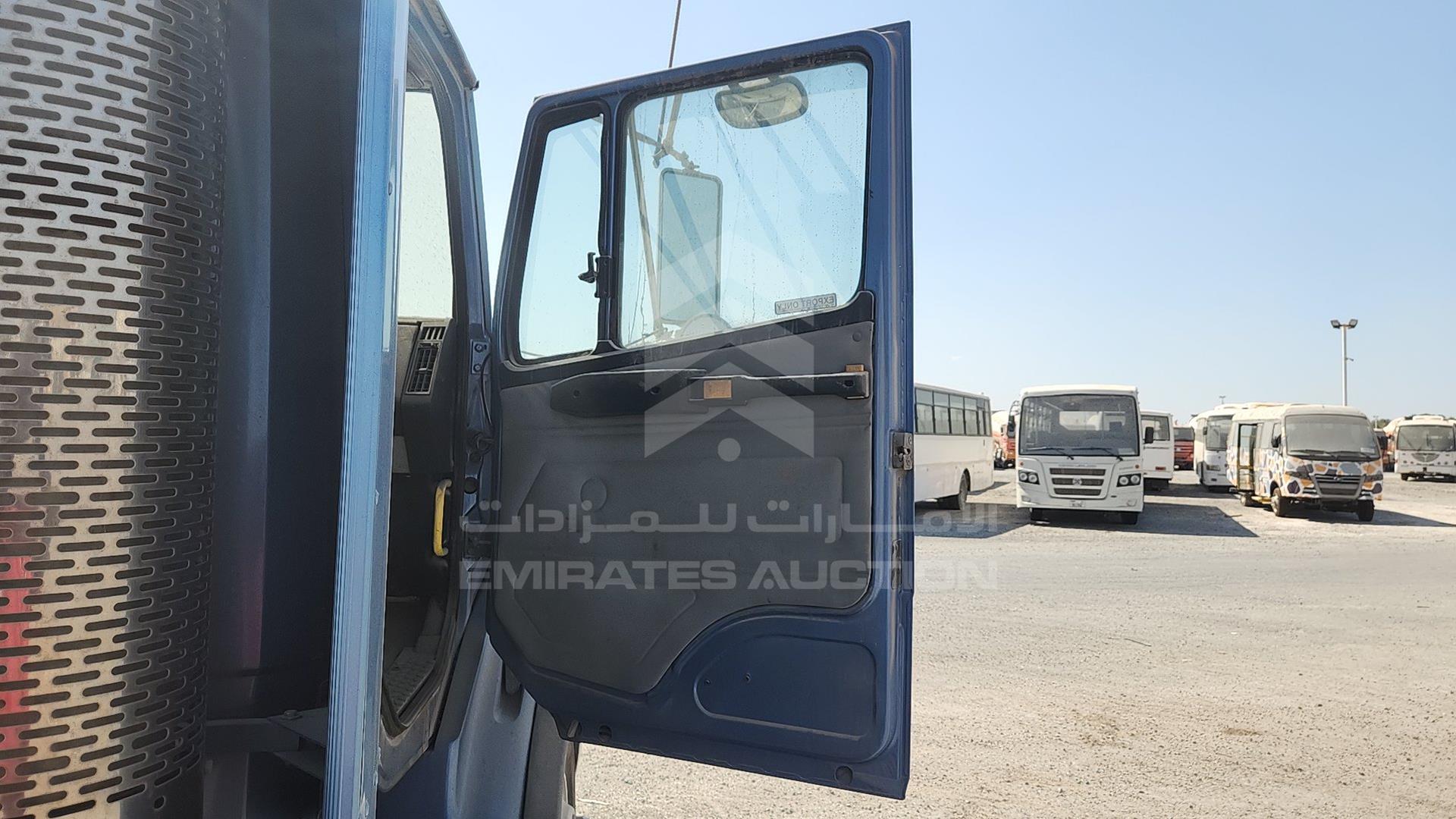 2001 FREIGHTLINER FL 80 VIN: 1FUWTMCB41HH38291
