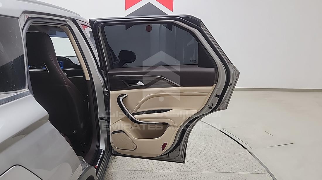 بيستون T77 2026 — الباب الخلفي الأيمن — صورة 23
