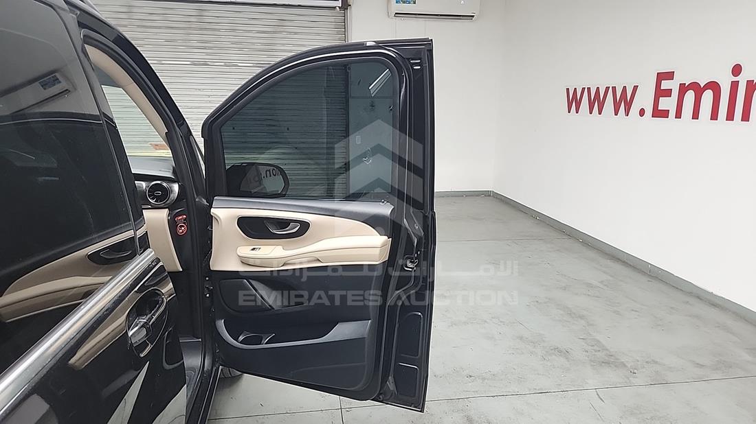 مرسيدس V 250 2021 — الباب الأمامي الأيمن — صورة 28
