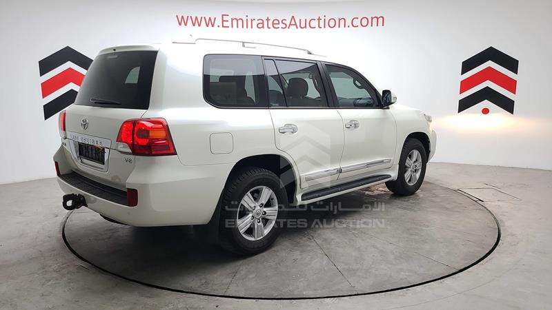 JTMHU09J5F4120610 Auction: EmiratesAuction Lot: 409010 JTMHU09J5F4120610 Toyota Land Cruiser 2015 WHITE Photo 53