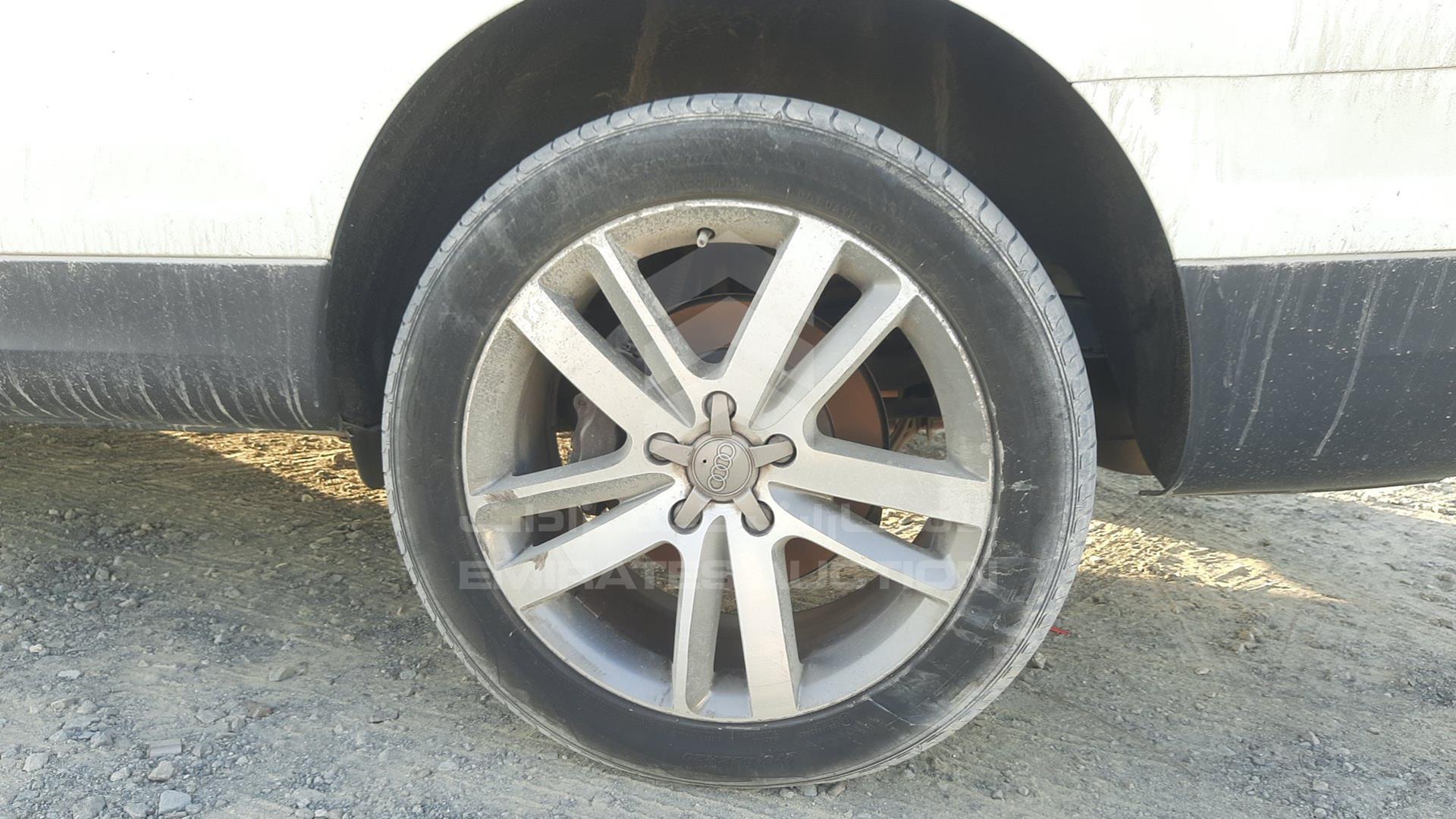 2011 AUDI Q7 VIN: WAUAGD4LXBD002021