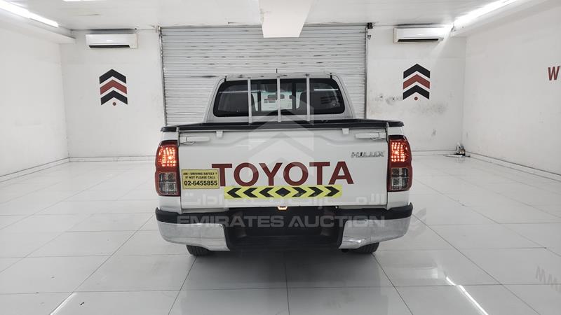 VIN: MR0CX9CD7L4036181 Auction: EmiratesAuction Lot: 385124 MR0CX9CD7L4036181 Toyota Hilux 2020 WHITE Photo 8