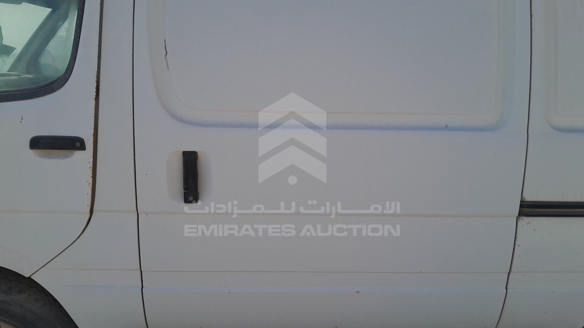 2004 TOYOTA HIACE VIN: JT4ZR119745004202