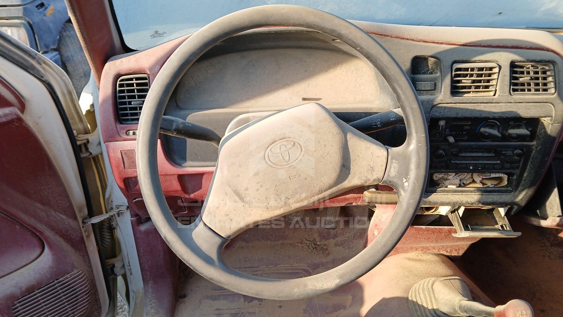 2000 TOYOTA HILUX VIN: JTFEG426010022941