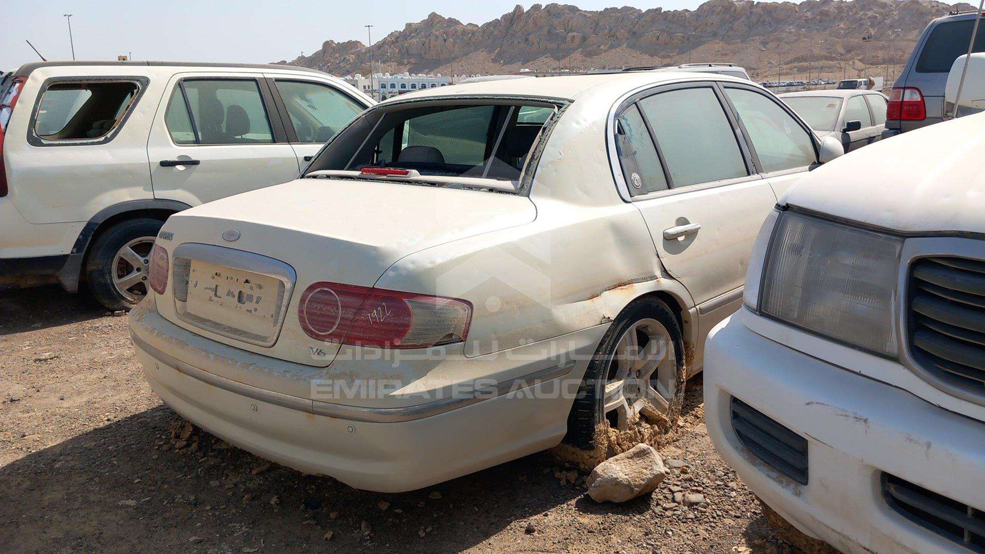 2004 KIA OPIRUS VIN: KNALD224445028628