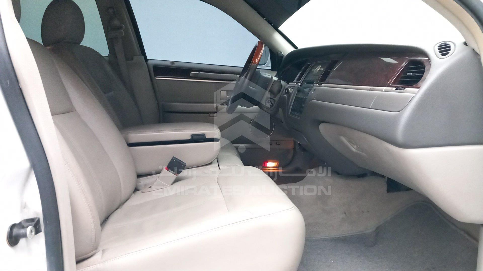2010 LINCOLN TOWN VIN: 2LNBL8CV9AX752302