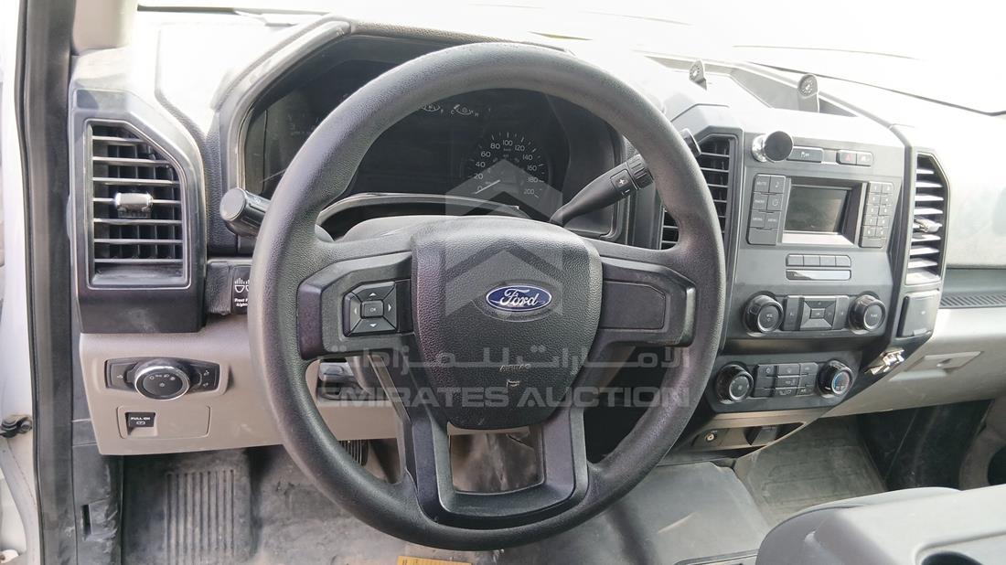 فورد اف 150 2019 — التحكمات في عجلة القيادة — صورة 13
