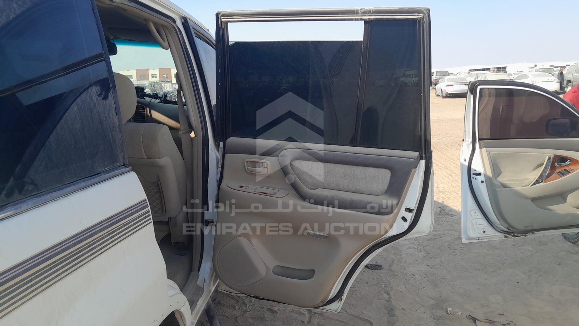 2007 TOYOTA LAND CRUISER VIN: JTEHT05J572106823