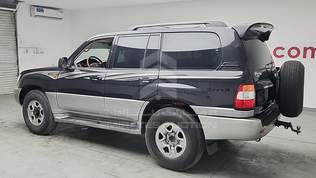 2002 Lexus LX 470 — Rear Left Angle — Photo 6