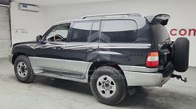2002 Lexus LX 470 — Rear Left Angle — Photo 6 — Thumbnail