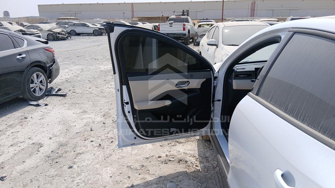 بي واي دي QIN Plus 2025 — الباب الأمامي الأيمن — صورة 26