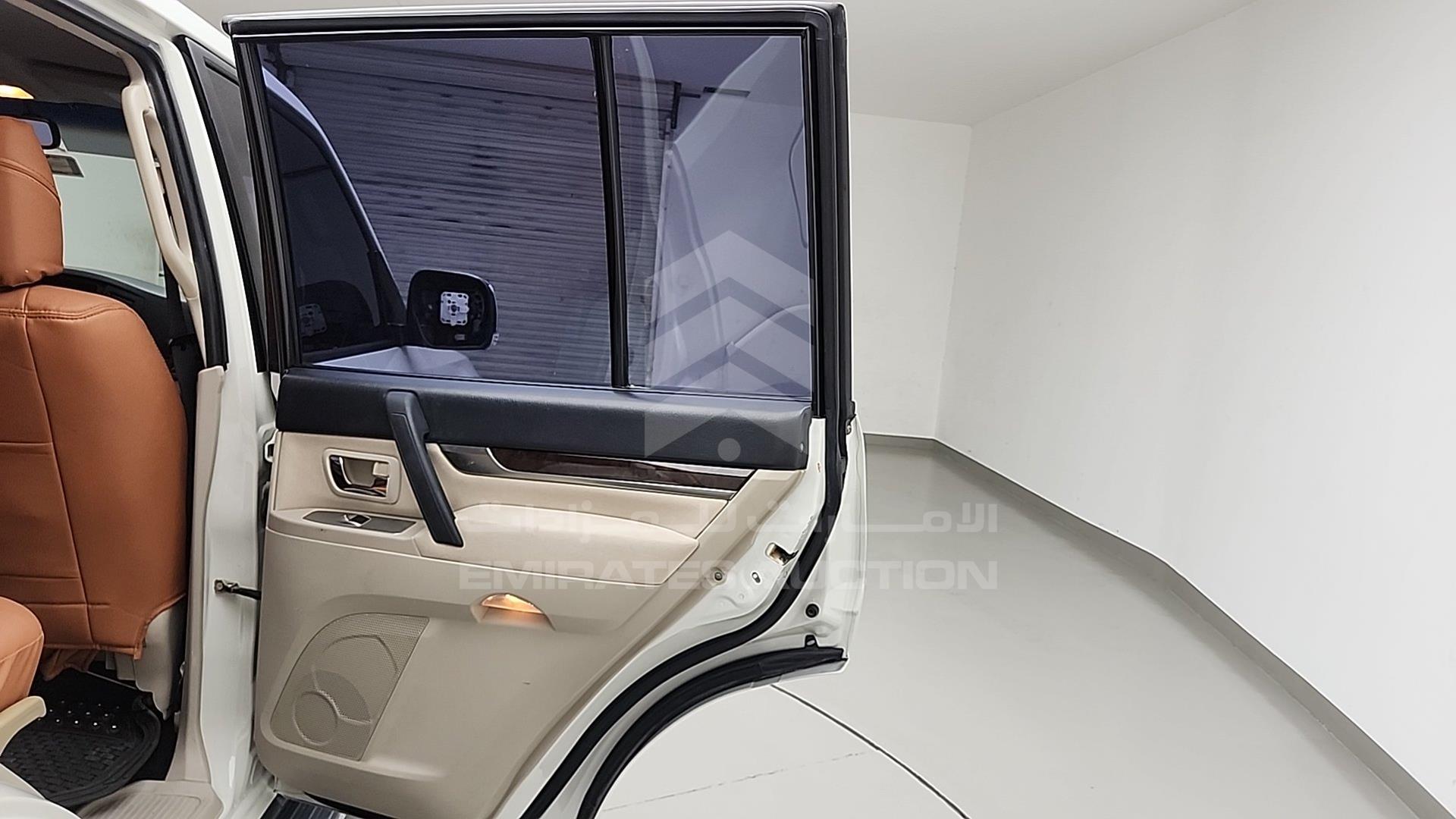 2011 MITSUBISHI PAJERO VIN: JMYLRV95WBJ705799