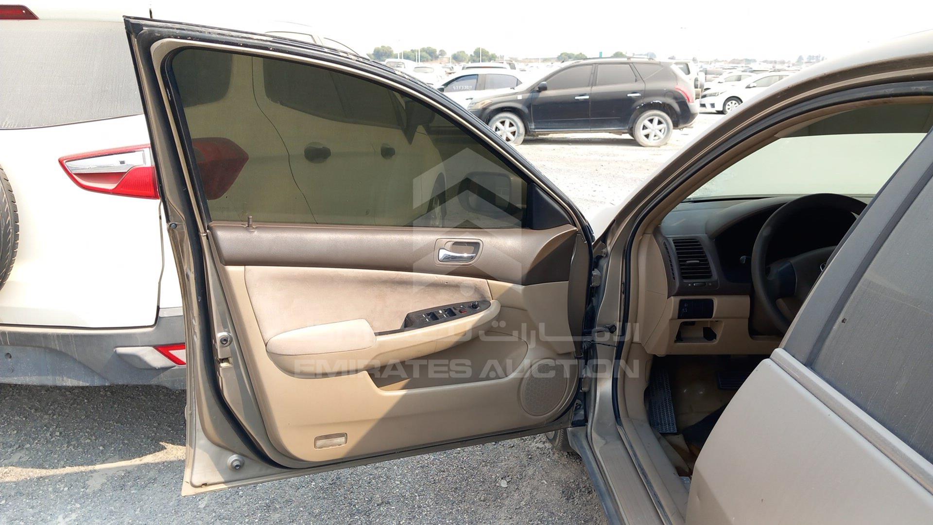 2005 HONDA ACCORD VIN: JHMCM56585C401155