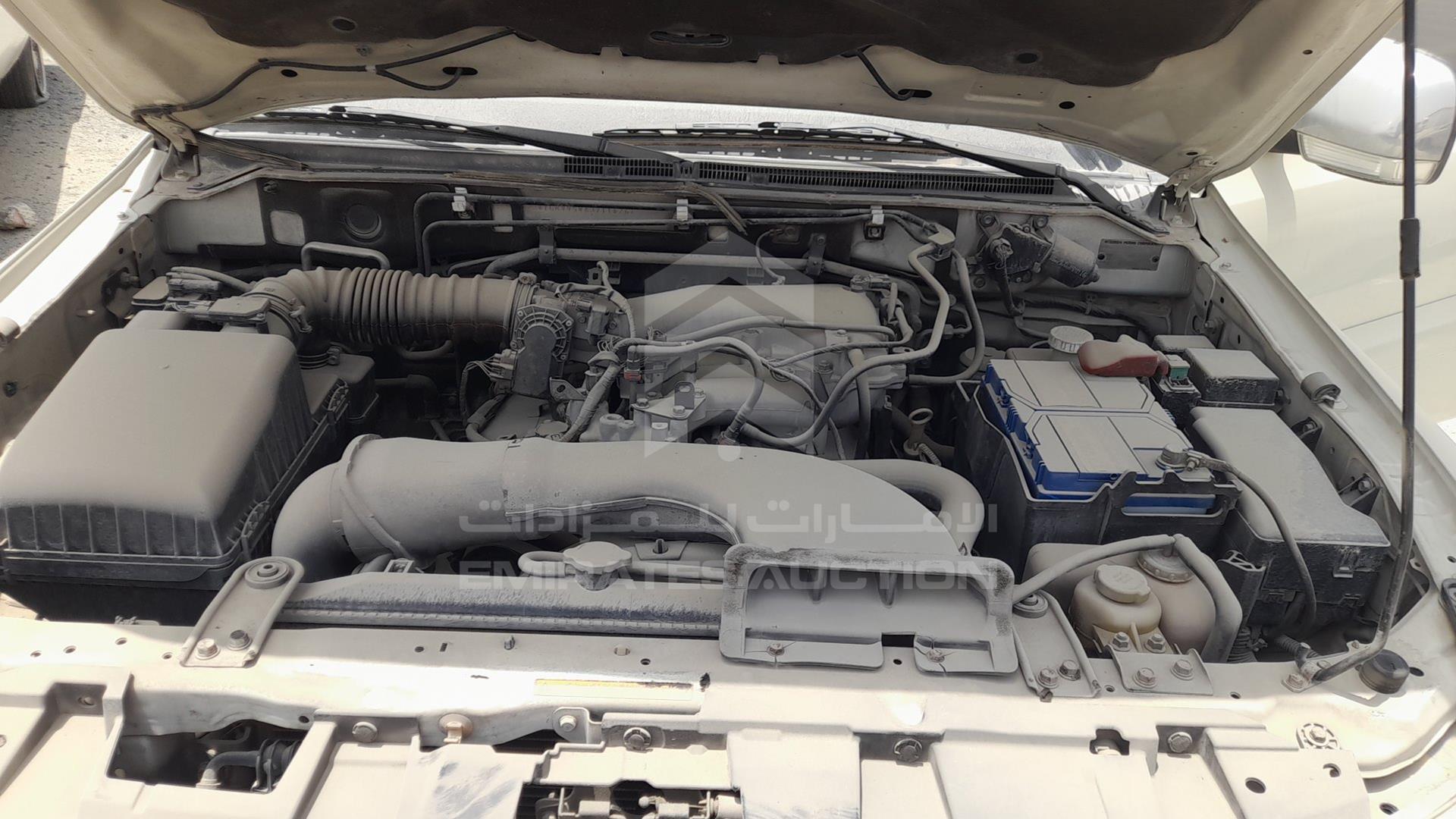 2010 MITSUBISHI PAJERO VIN: JMYLRV95WAJ711426