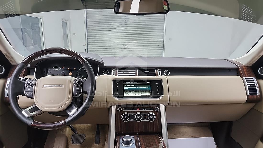 2016 Range Rover Vogue — Full Dashboard View — Photo 17