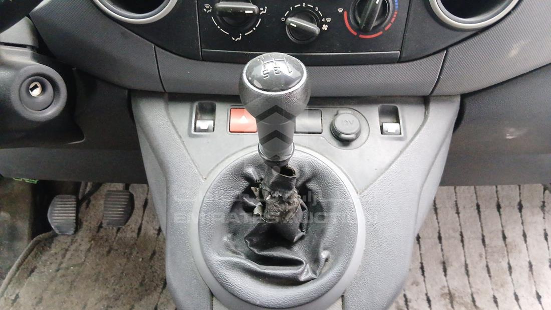 2015 Peugeot Partner — Gear View — Photo 19