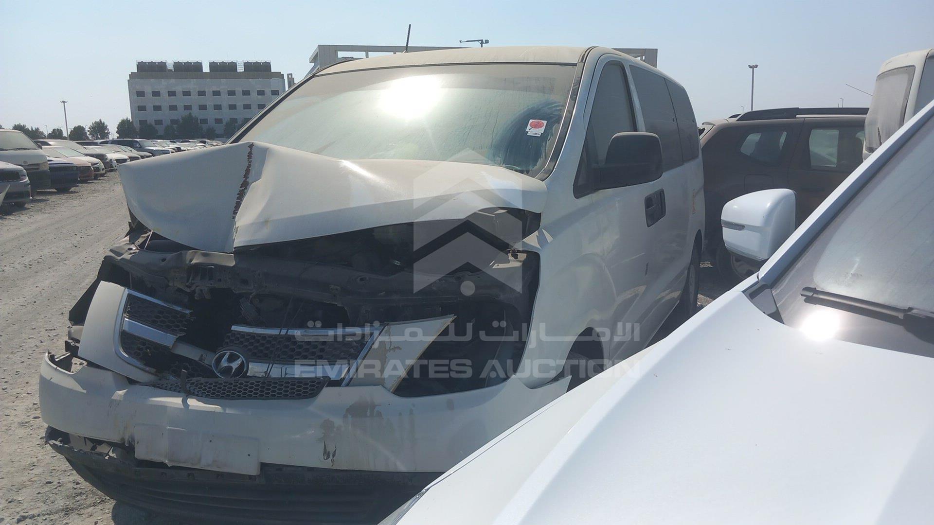 2015 HYUNDAI H1 VIN: KMHWG81R3FU643795