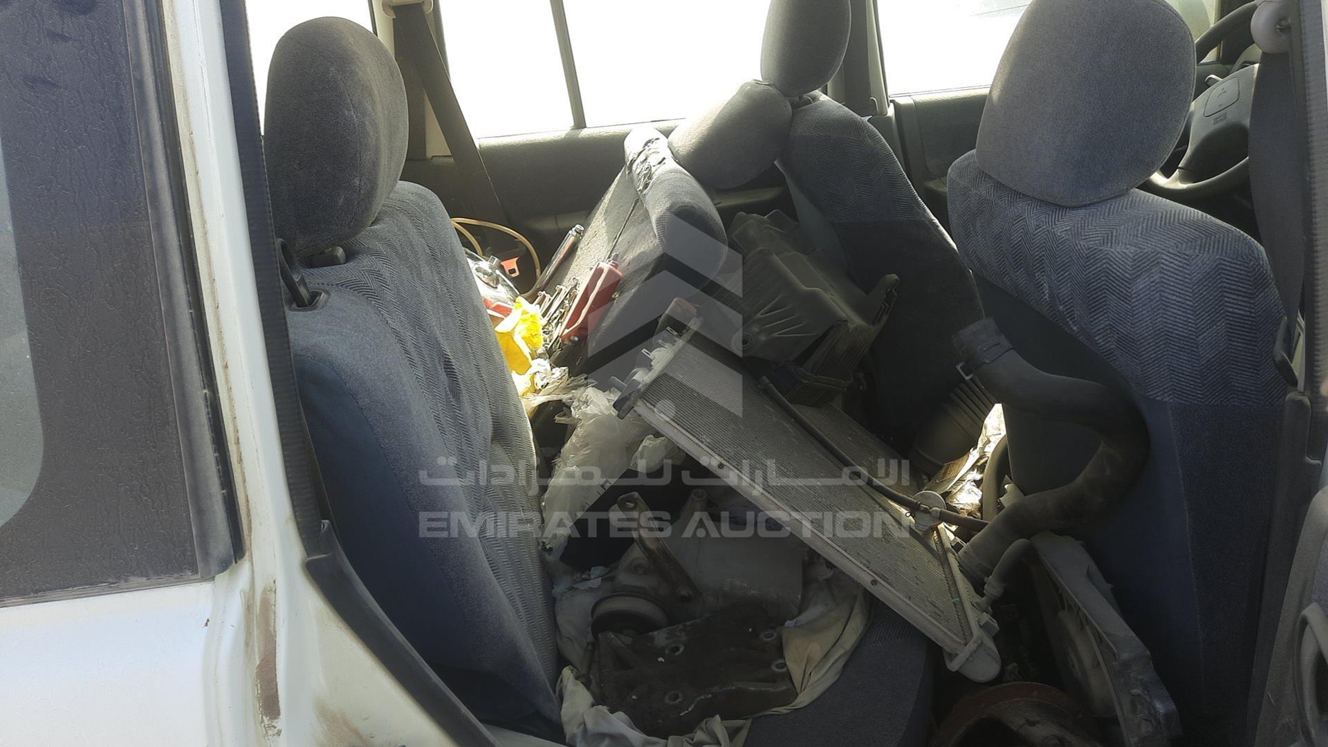 2002 MITSUBISHI PAJERO VIN: JMYLRH77W2Z701065