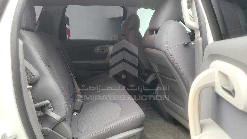 1GNKR8ED9CJ235432 Auction: EmiratesAuction Lot: 413741 1GNKR8ED9CJ235432 Chevrolet Traverse 2012 WHITE Photo 28