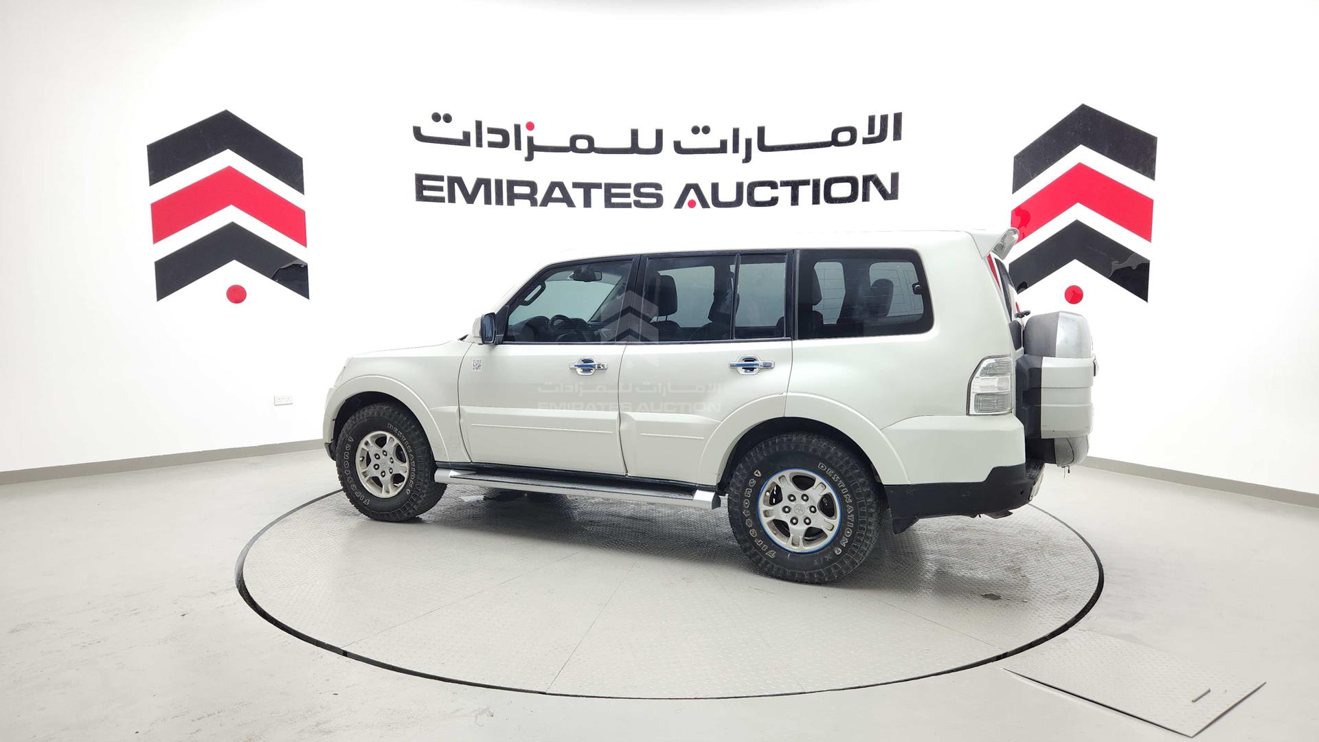 2009 MITSUBISHI PAJERO VIN: JMYLRV93W9J703606