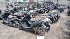 20 Scooter - Scrap without document — Rear Left Angle — Photo 6 — Thumbnail