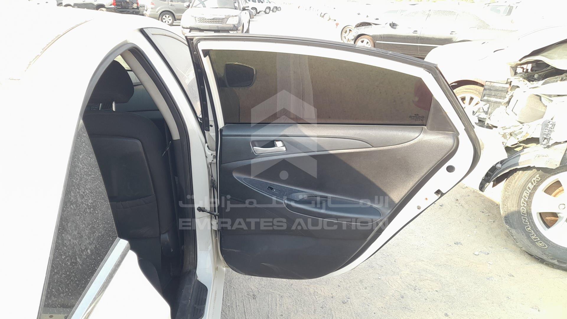 2014 HYUNDAI SONATA VIN: KMHEB41C7EA624942
