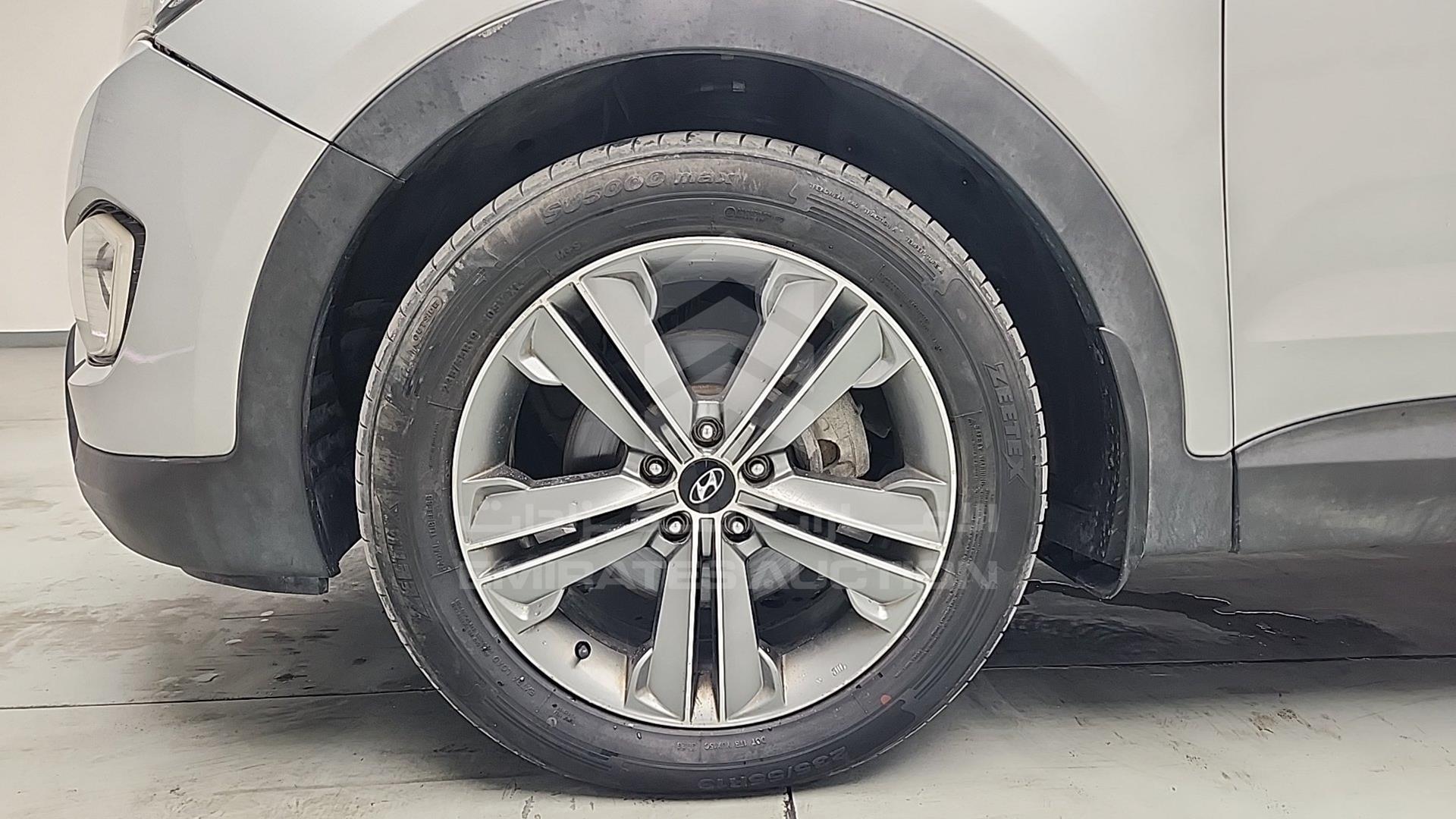 2016 HYUNDAI SANTA FE VIN: KMHSM81E2GU116160