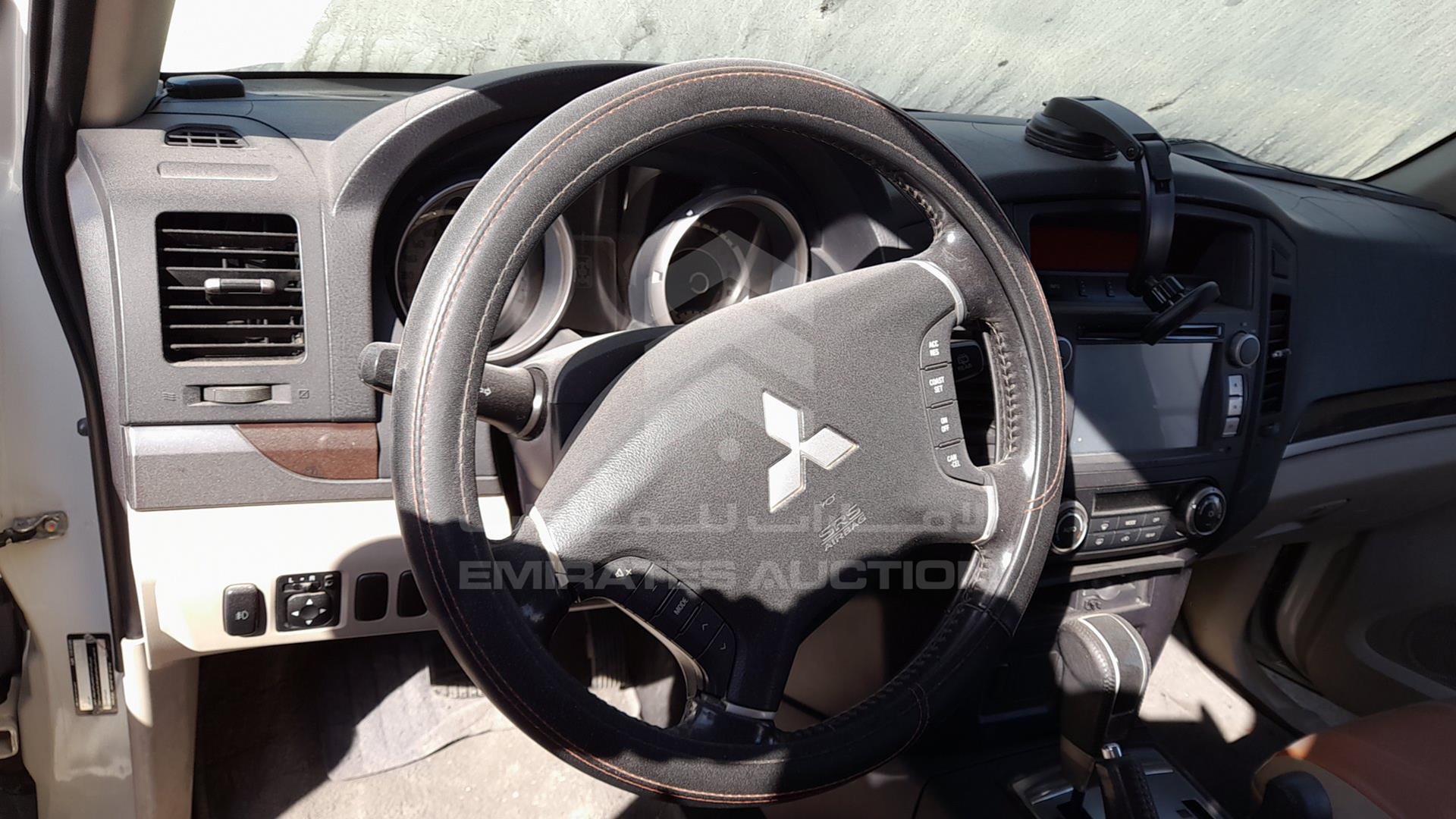 2011 MITSUBISHI PAJERO VIN: JMYLRV95WBJ703096