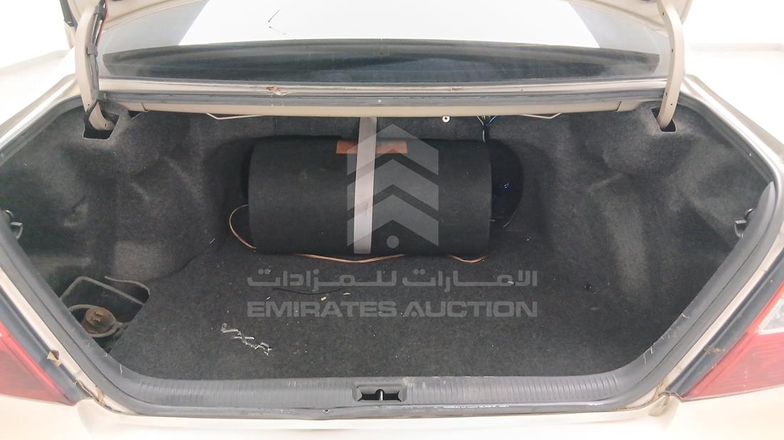 تويوتا كامري 2004 — زاوية صندوق السيارة — صورة 24