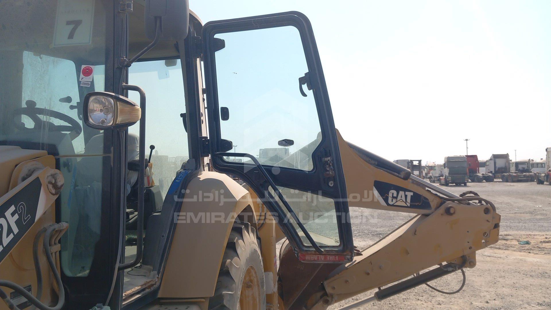2016 CATERPILLAR 422F VIN: CAT0422FPLYF00460