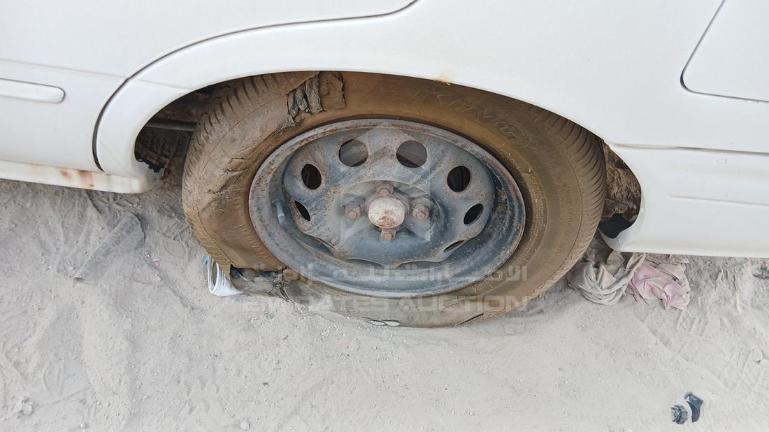 نيسان صني 1999 — الإطار الخلفي الأيسر — صورة 31