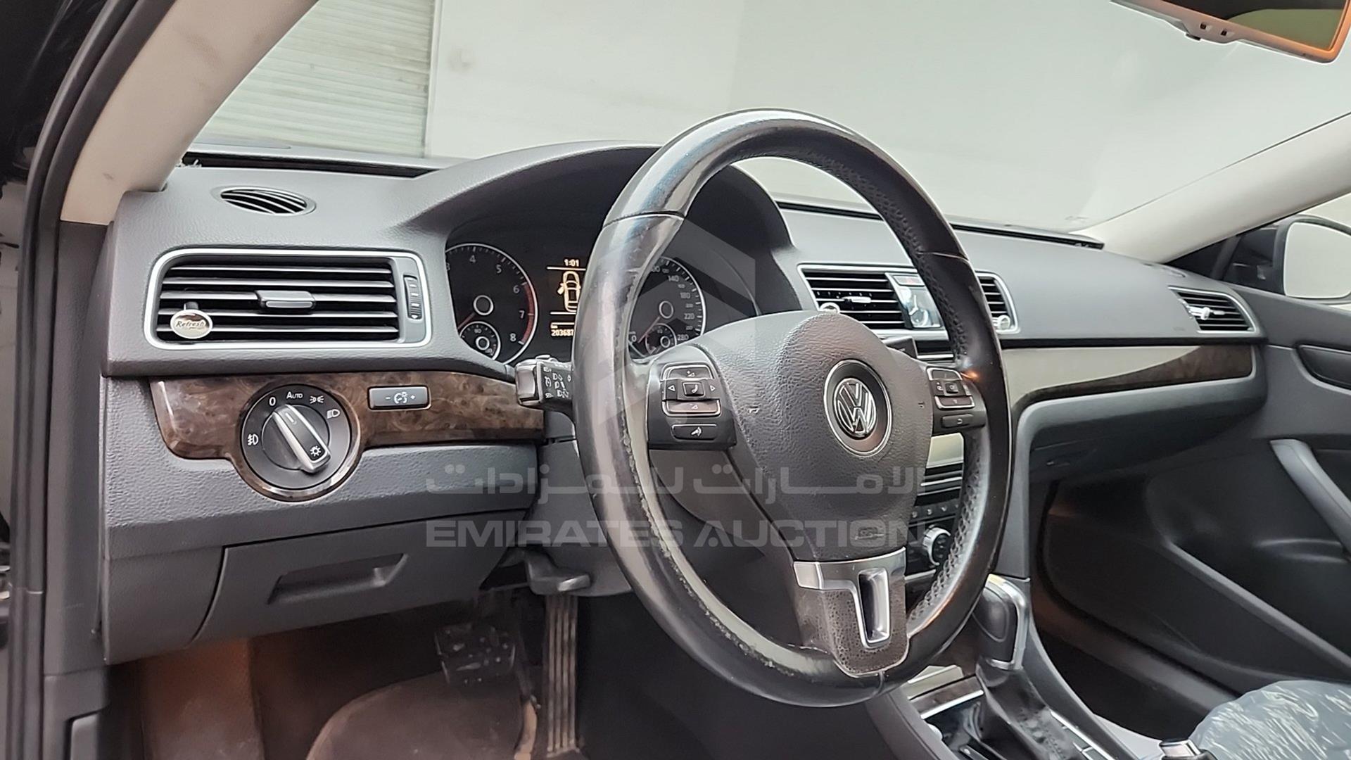 2015 VOLKSWAGEN PASSAT VIN: WVWCR7A38FC001182
