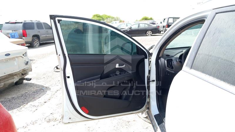 U5YPB81A5FL528920 Auction: EmiratesAuction Lot: 404941 U5YPB81A5FL528920 Kia Sportage 2015 WHITE Photo 11